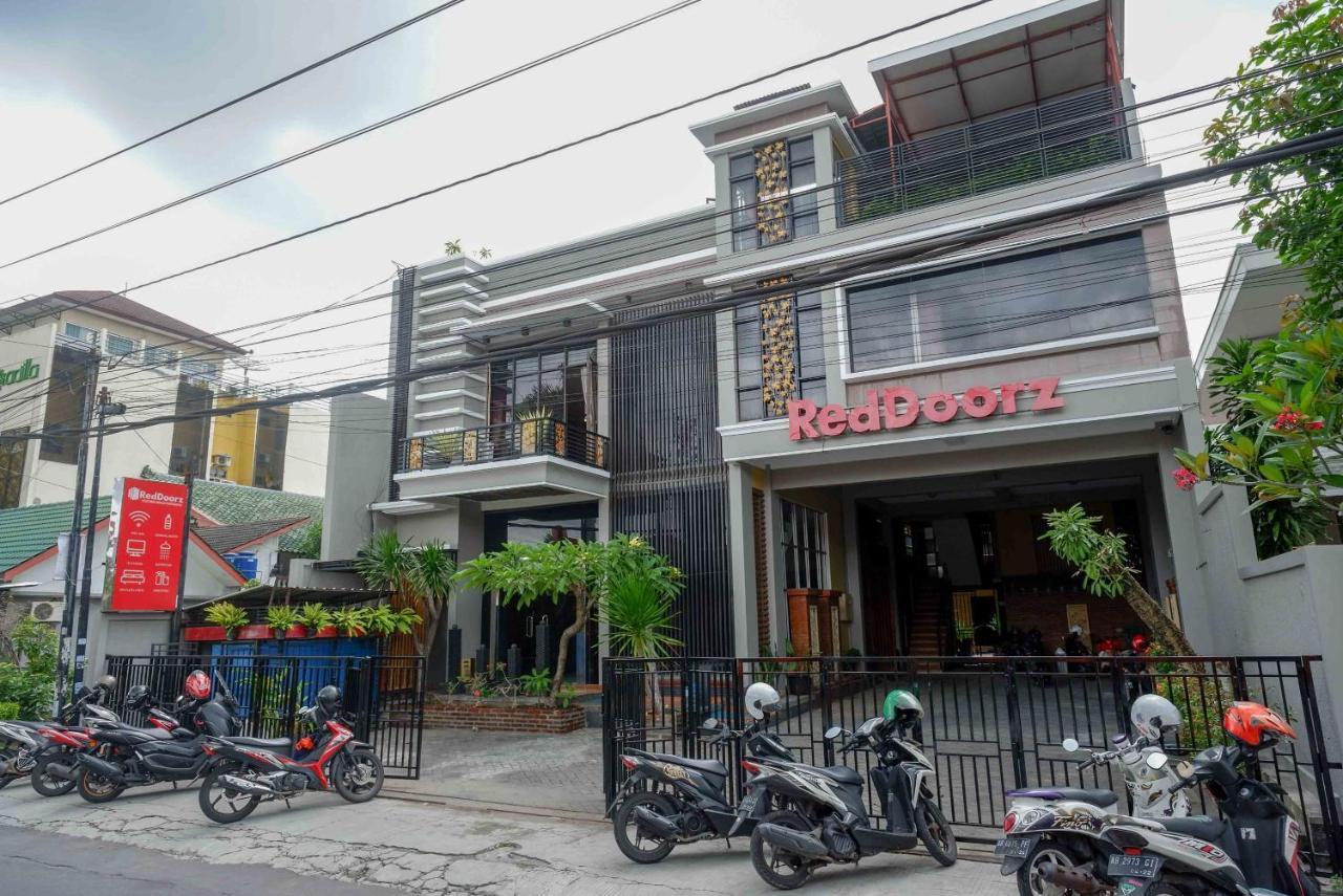 Hotel Reddoorz Plus Near Amplaz Yogyakarta Exterior foto