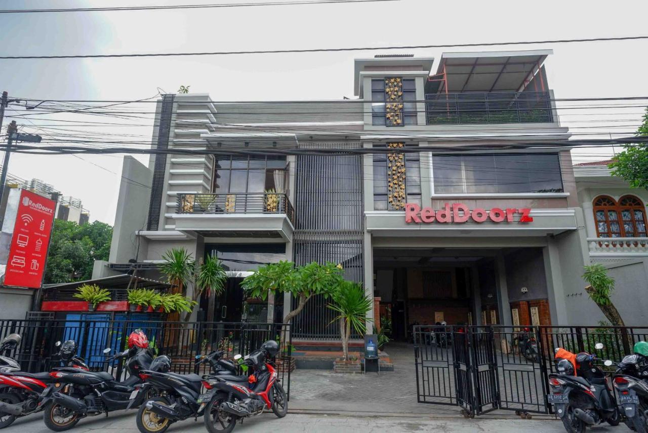 Hotel Reddoorz Plus Near Amplaz Yogyakarta Exterior foto