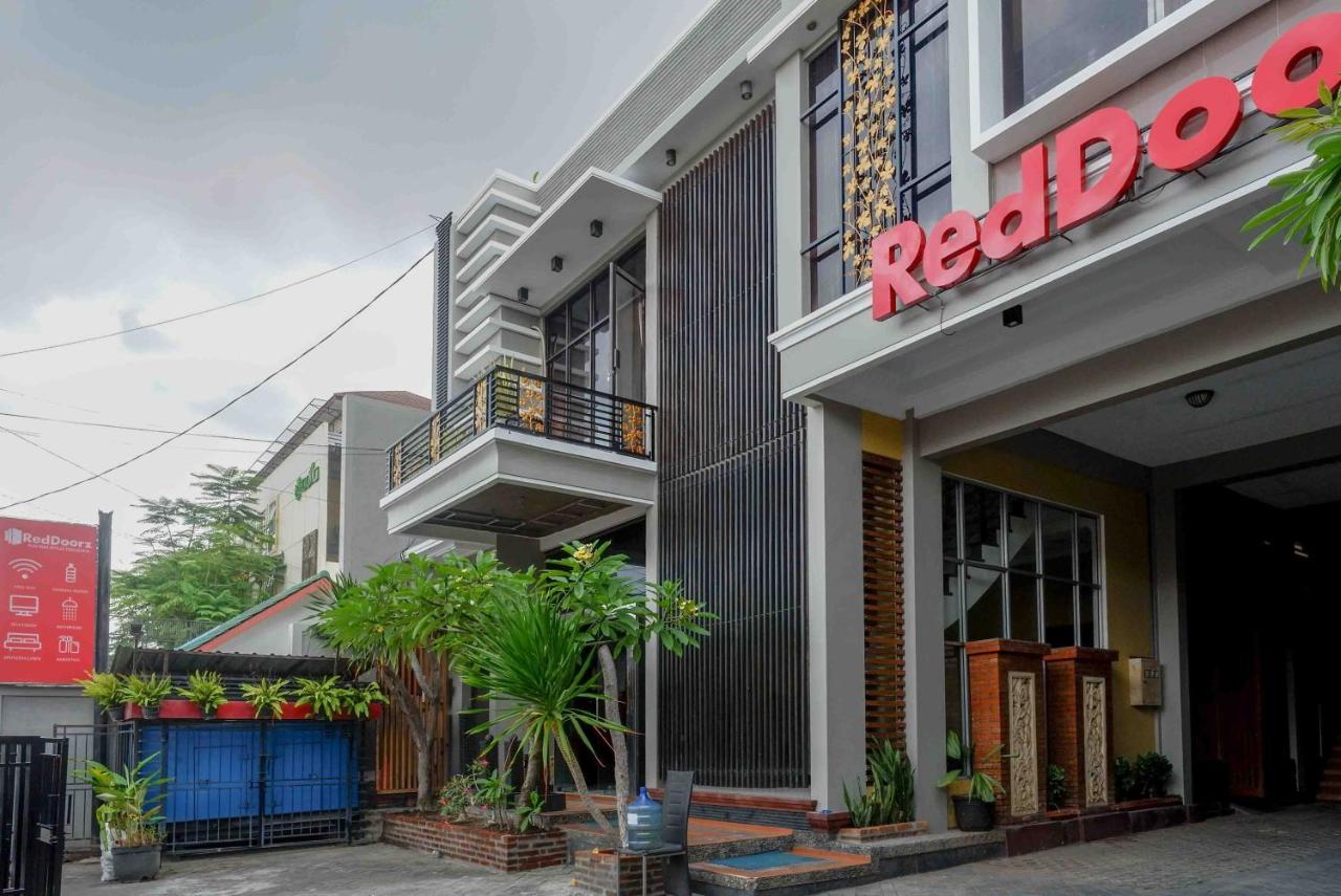 Hotel Reddoorz Plus Near Amplaz Yogyakarta Exterior foto