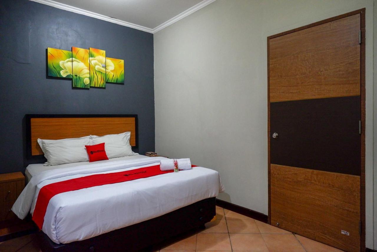 Hotel Reddoorz Plus Near Amplaz Yogyakarta Exterior foto