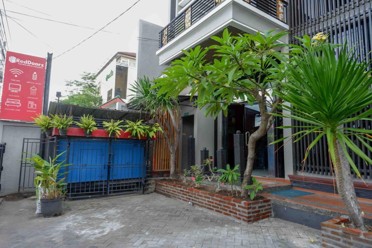 Hotel Reddoorz Plus Near Amplaz Yogyakarta Exterior foto